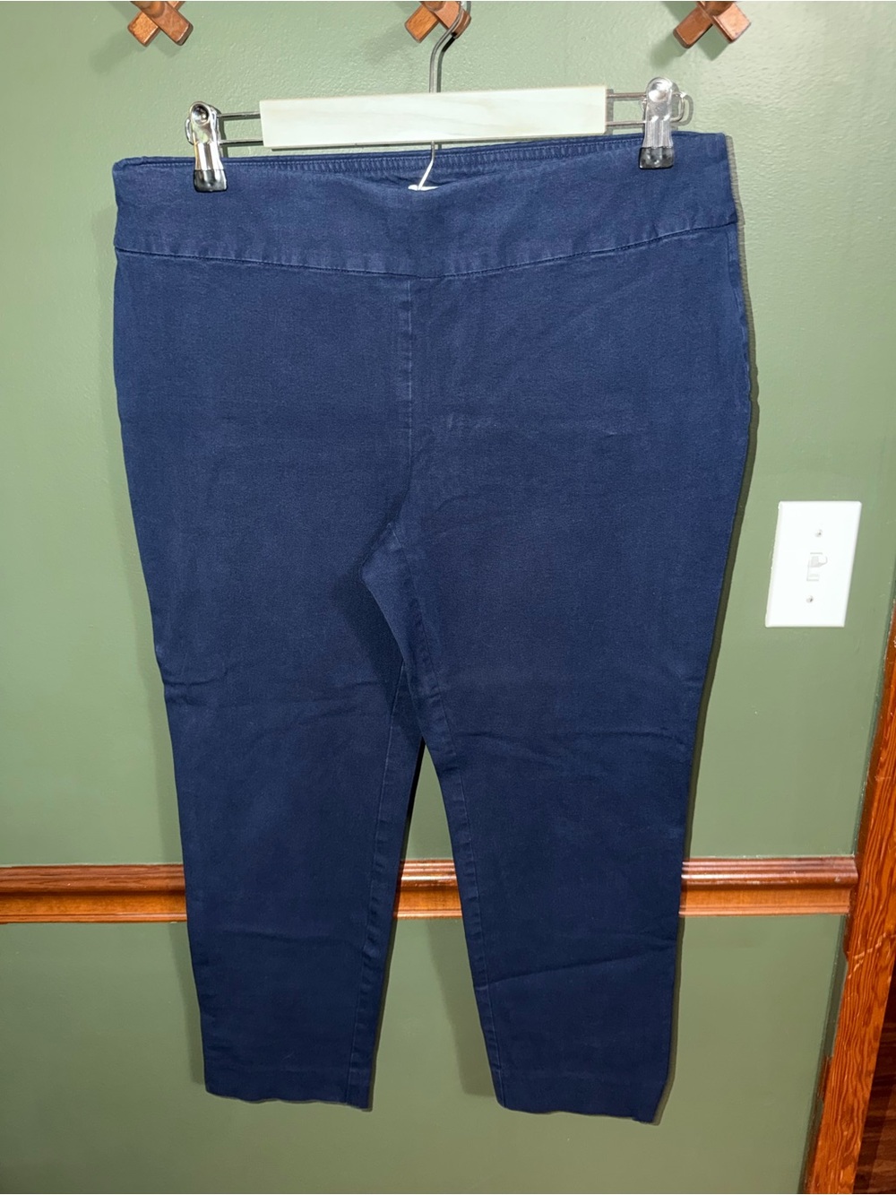 crown & ivy Navy Cropped Pull-On Ankle Pants